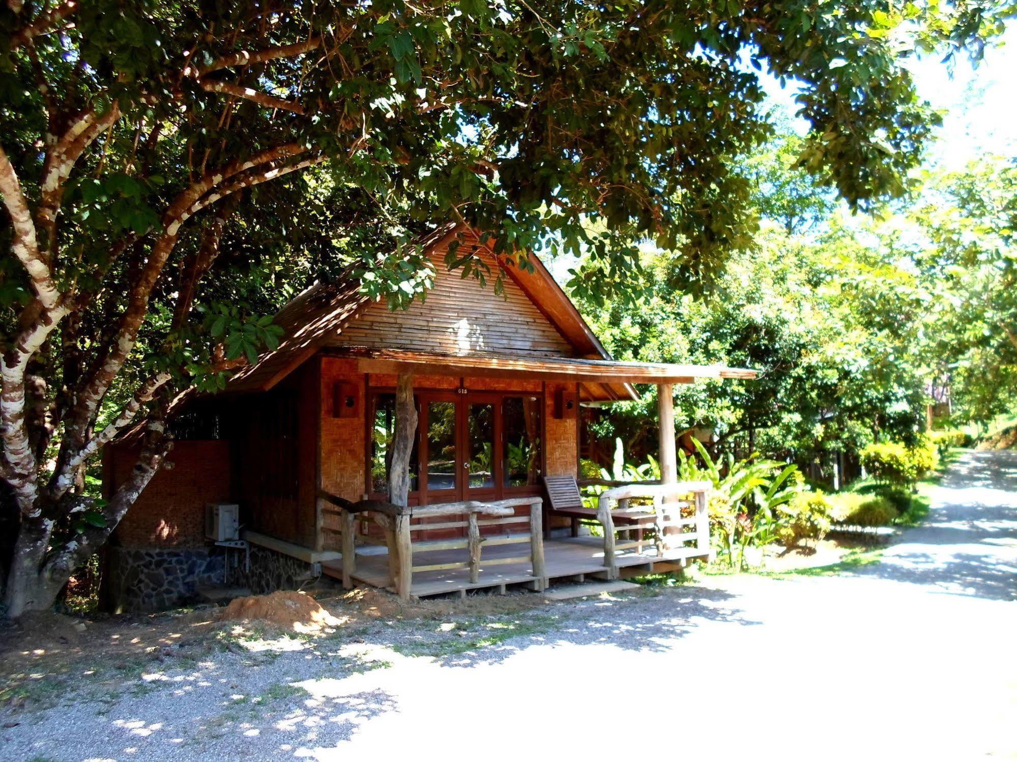 The Cliff & River Jungle Resort Phanom Buitenkant foto