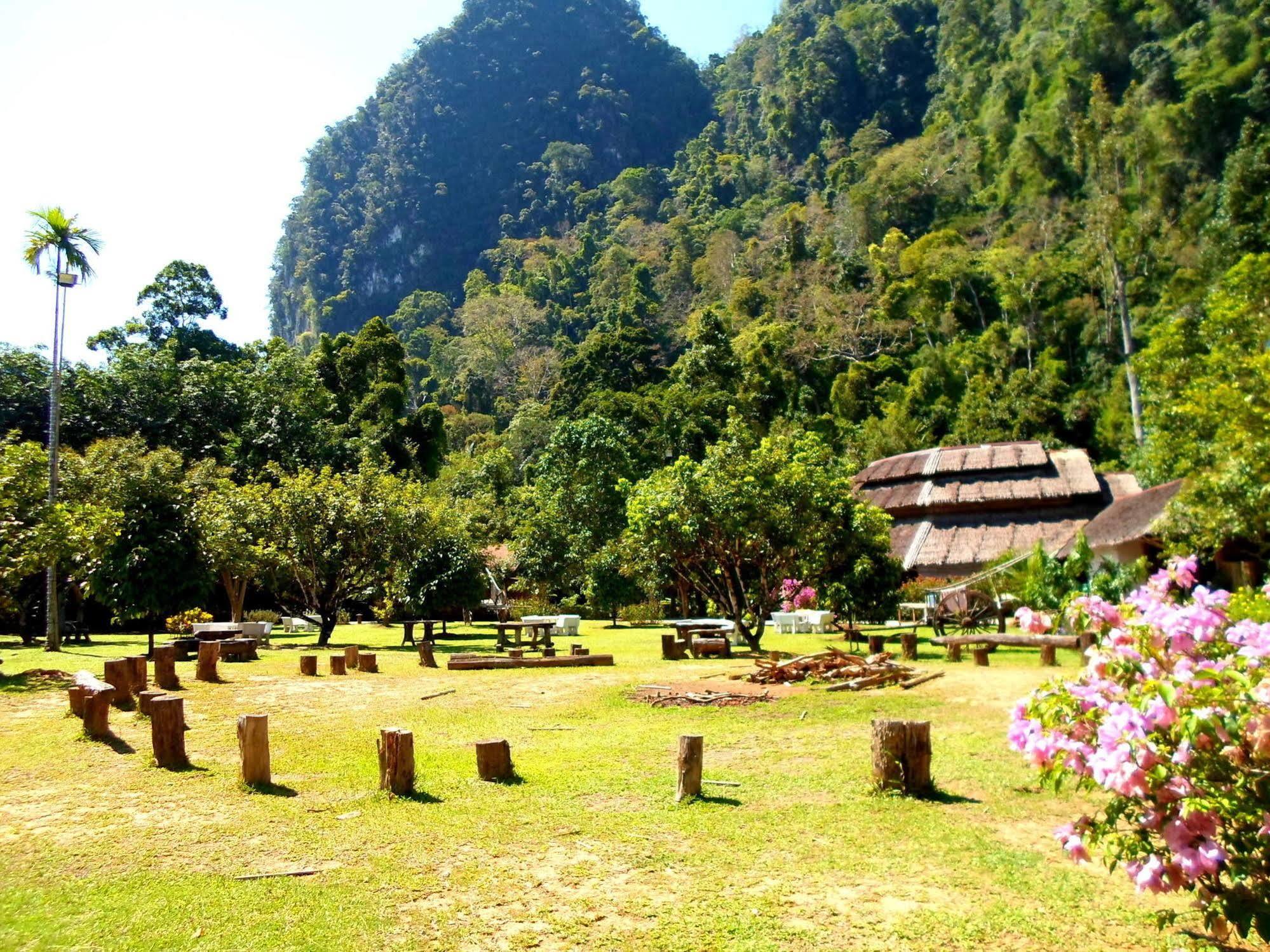 The Cliff & River Jungle Resort Phanom Buitenkant foto